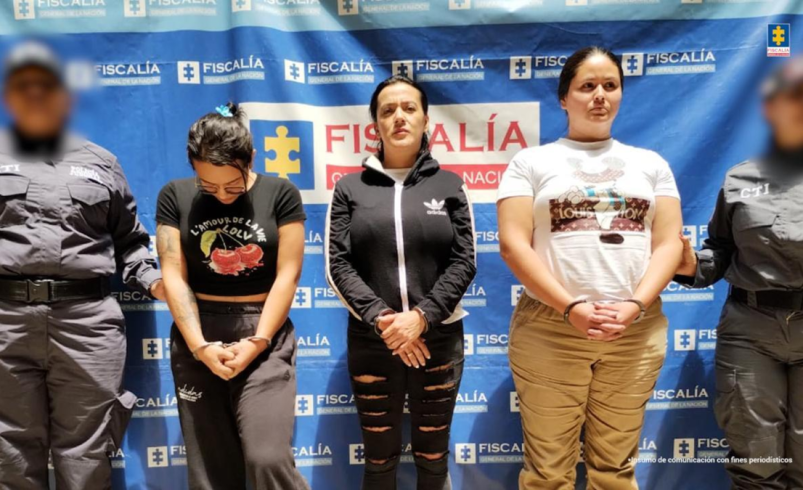 Mujeres fueron arrestadas por realizar ‘cirugías de garaje’ a más de 20 personas

 – Tinta clara