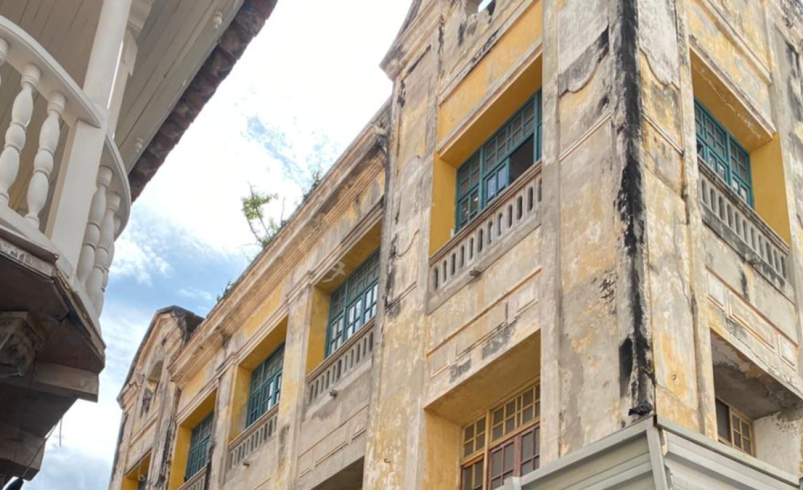 debe ser evacuado y demolido

 – Tinta clara