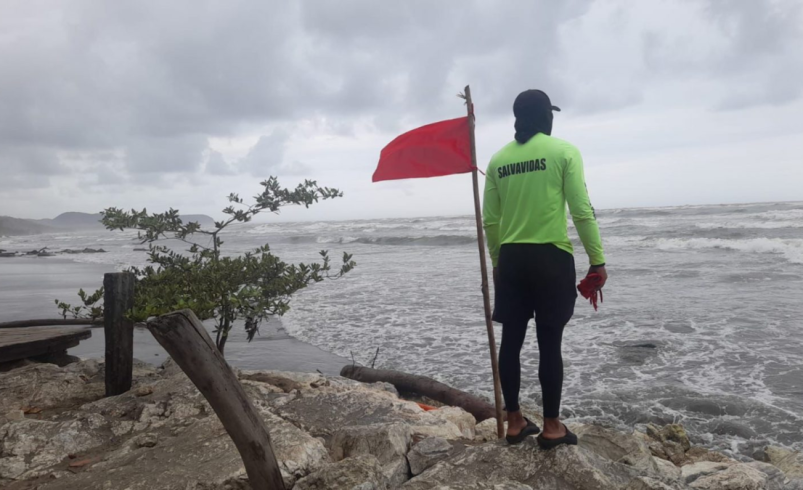 Alerta amarilla en el Atlántico, playas cerradas y daños en Puerto Colombia

 – Tinta clara