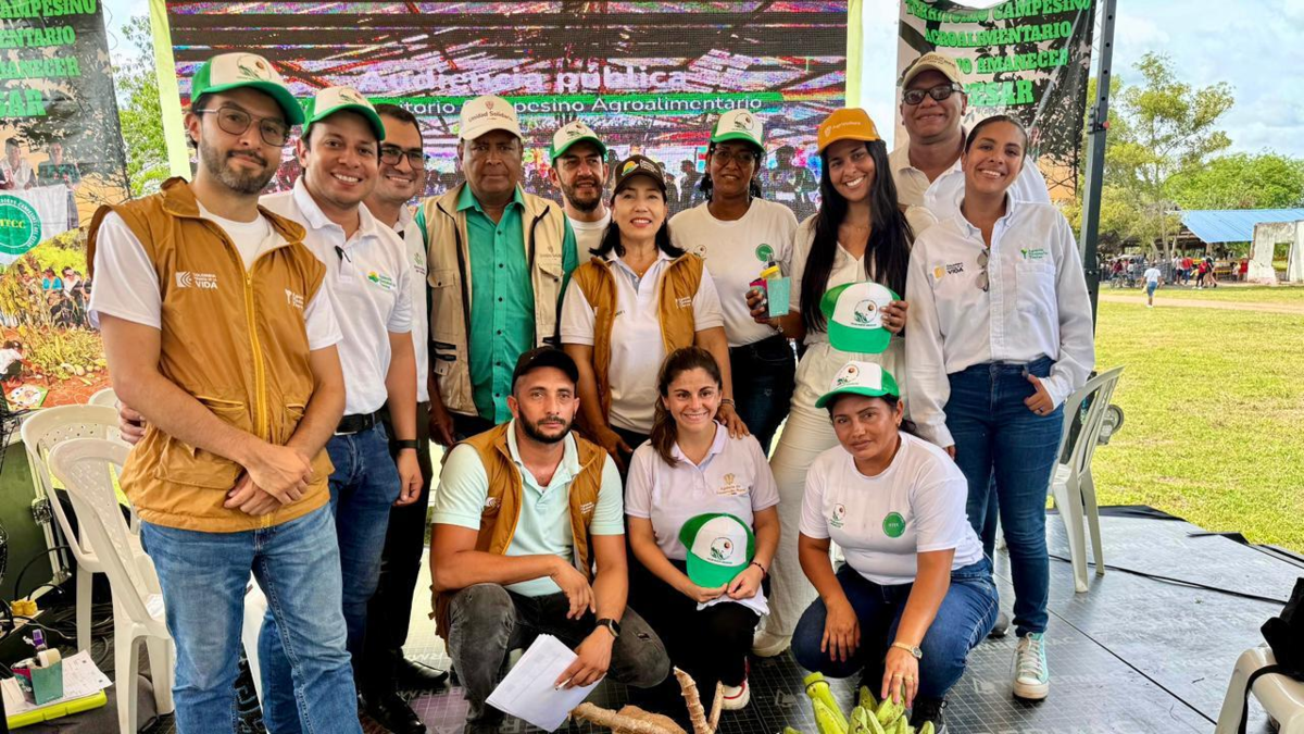 Se legalizaron 6.286 hectáreas para 214 familias
 – Tinta clara