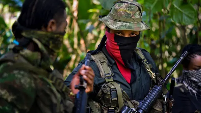 Del uniforme a la delincuencia: ex militares colombianos reclutados por redes internacionales de narcotráfico – EXTRA

 – Tinta clara