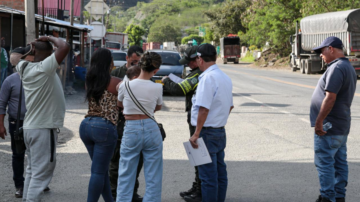 Abren vía al puerto de Buenaventura (Valle) y la Panamericana (Cauca) tras acuerdo con el Gobierno en Bogotá; ¿Y las otras regiones?

 – Tinta clara