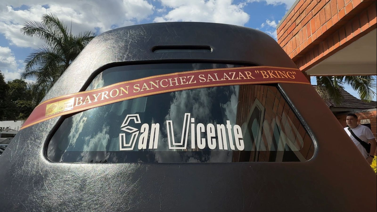 B-King, artista de Paisa asesinado en México, fue despedido en Medellín por su familia y amigos; Esto fue lo que dijo su hermana después del funeral

 – Tinta clara