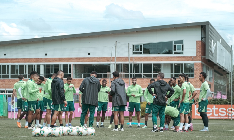 Nacional ya tiene nuevo entrenador: Es de la casa y avisaron a los jugadores

 – Tinta clara