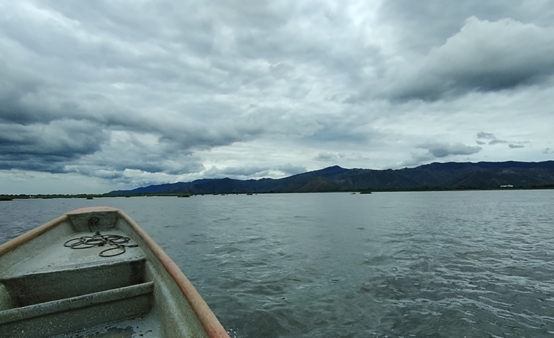 La lucha de los pescadores para mantener viva a la laguna de los hijos, una de las joyas de la naturaleza del valle que agoniza entre la esperanza y la incertidumbre.

 – Tinta clara
