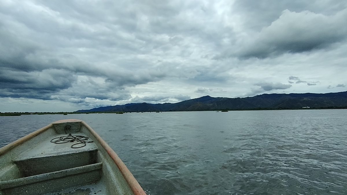 La lucha de los pescadores para mantener viva a la laguna de los hijos, una de las joyas de la naturaleza del valle que agoniza entre la esperanza y la incertidumbre.

 – Tinta clara