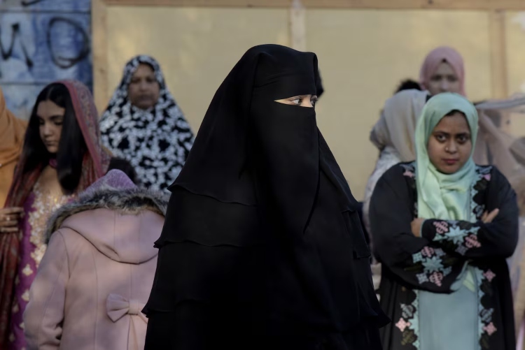 Italia busca prohibir los velos islámicos y la construcción de mezquitas – EXTRA

 – Tinta clara