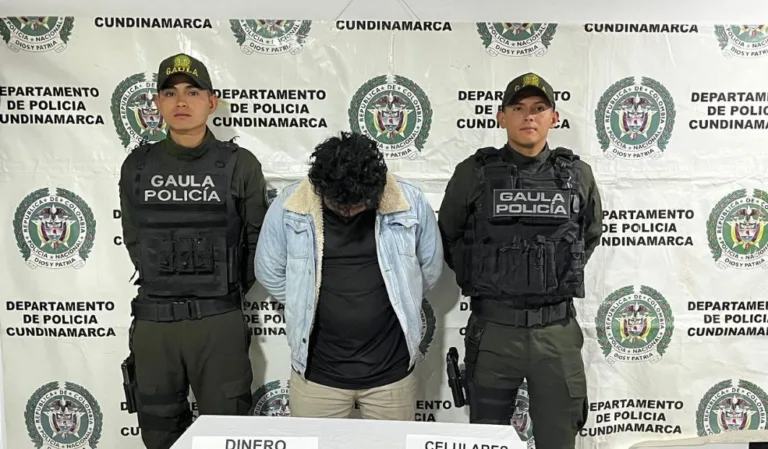 Sujeto robó el celular de una mujer y la extorsionó con sus fotos privadas – EXTRA

 – Tinta clara