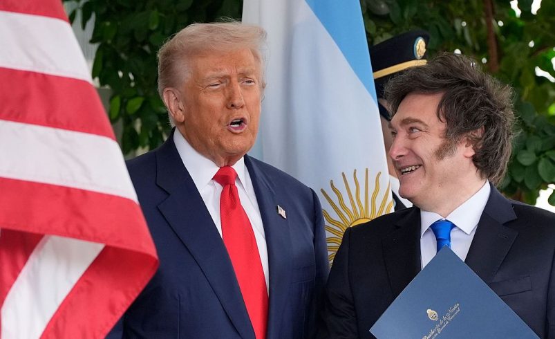 Argentina firma un acuerdo por 20 mil millones de dólares con EE.UU. para estabilizar su economía

 – Tinta clara
