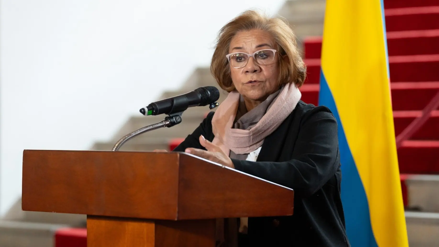 El ministro de Asuntos Exteriores de Colombia renuncia a su estadounidense – Visa 

 – Tinta clara