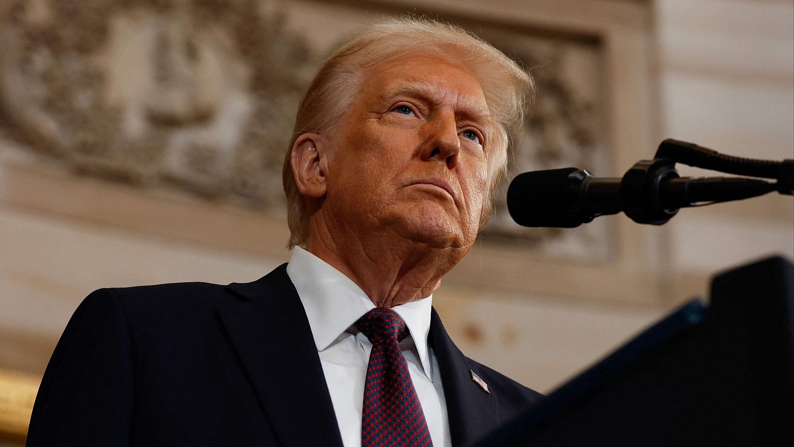 Donald Trump celebra el alto el fuego en Gaza y apuesta por un ambicioso plan de paz que podría definir su legado en Oriente Medio. – EXTRA

 – Tinta clara