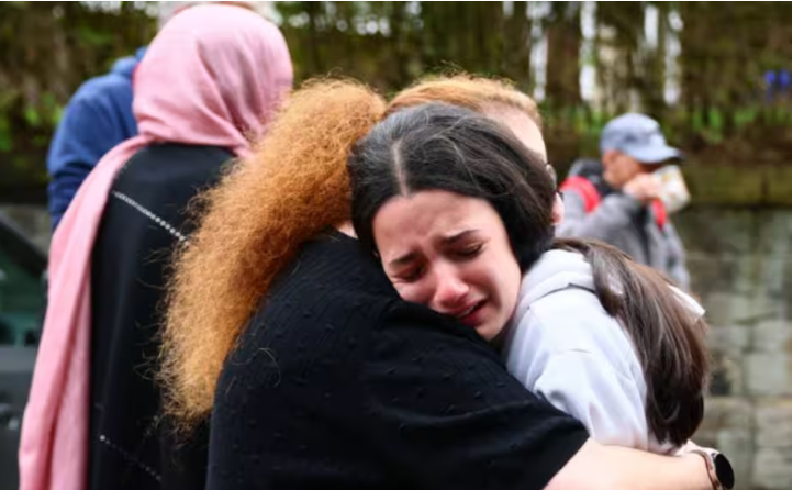 El ataque terrorista de la sinagoga de mercantador deja a dos muertos durante Yom Kipur – 

 – Tinta clara