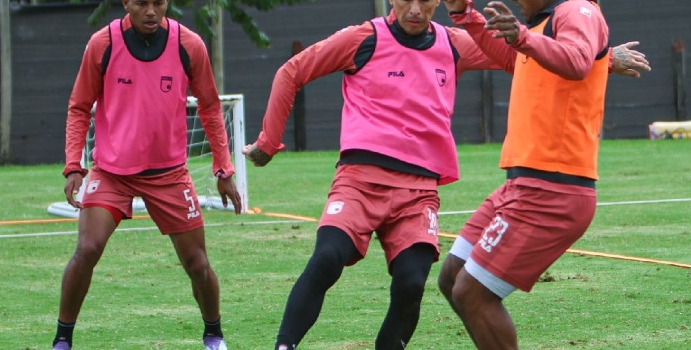 Leyenda de Santa Fe, firmó con su nuevo equipo: deja el FPC

 – Tinta clara