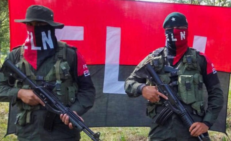 Ofrecen hasta 50 millones de recompensa a quien brinde información sobre hombres que dispararon al aire en el municipio de Santander, sería el ELN

 – Tinta clara
