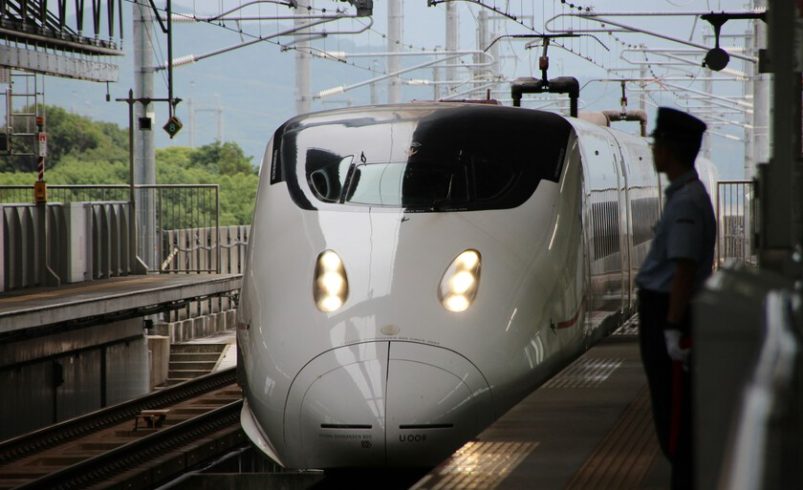 El Shinkansen japonés era el tren más rápido del mundo hasta que China lo derrotó. La razón: el «efecto pistón»

 – Tinta clara