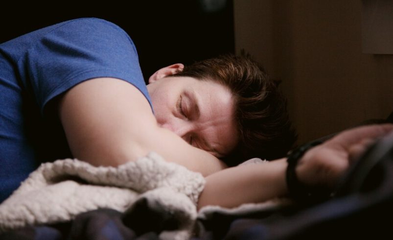 Hay exactamente cinco cosas con las que ni siquiera has soñado al 100%. Y la ciencia ya sabe por qué.

 – Tinta clara