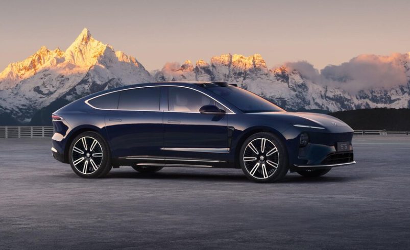 Los fabricantes chinos de coches eléctricos optaron por desarrollar sus propios chips. Ya planea venderlos a otros.

 – Tinta clara