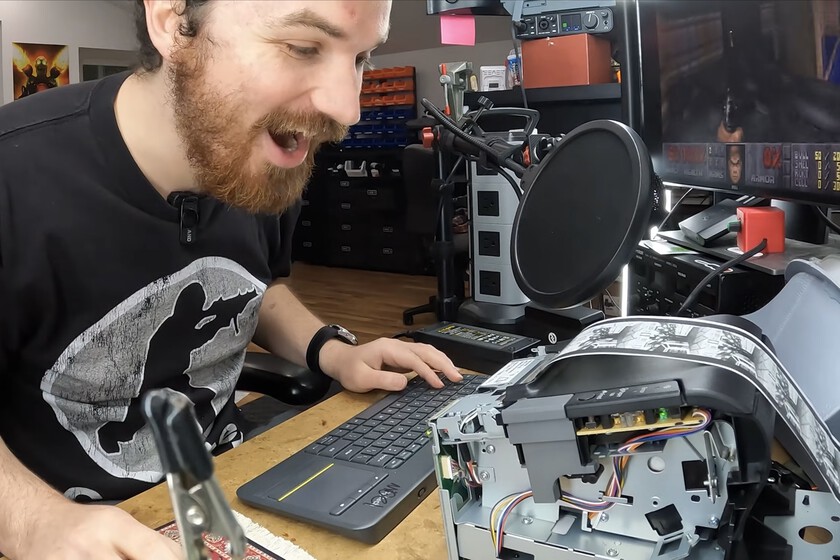 Pensábamos que habíamos visto ‘Doom’ ejecutándose en todo tipo de dispositivos. Hasta que alguien lo probó con una impresora de tickets

 – Tinta clara