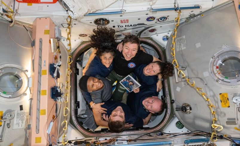 un tornillo de 1 cm

 – Tinta clara