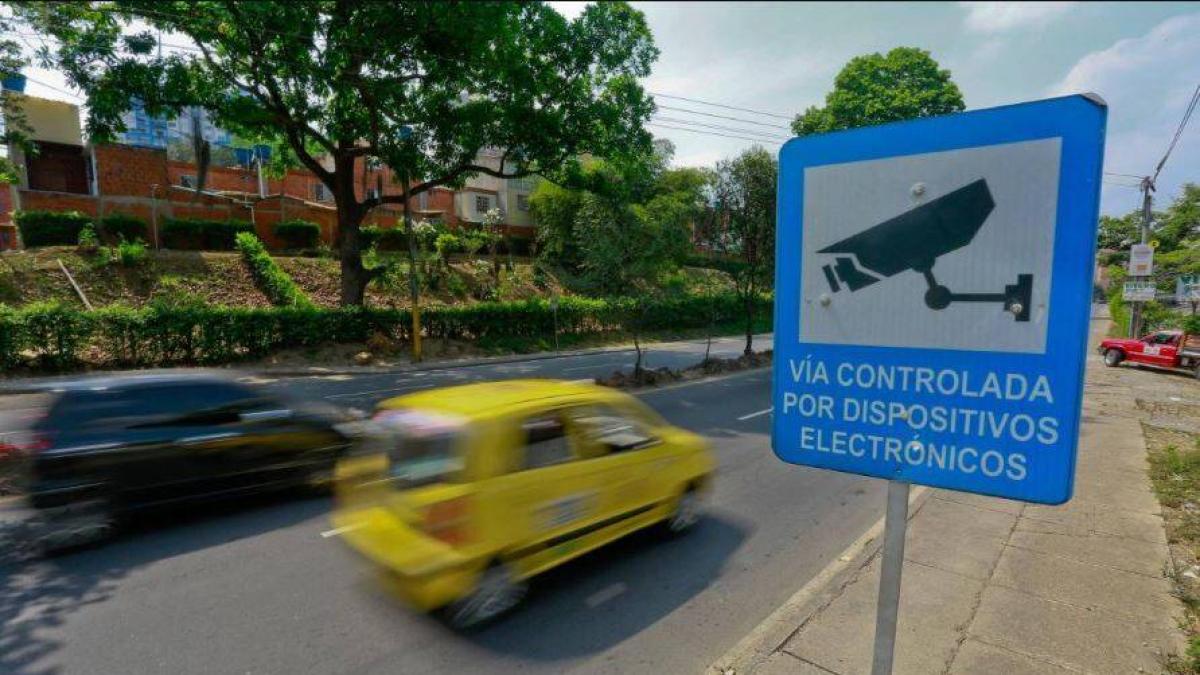 Multas por fotografías en Medellín: ¿seguridad vial o negocios? las cifras multimillonarias recopiladas

 – Tinta clara