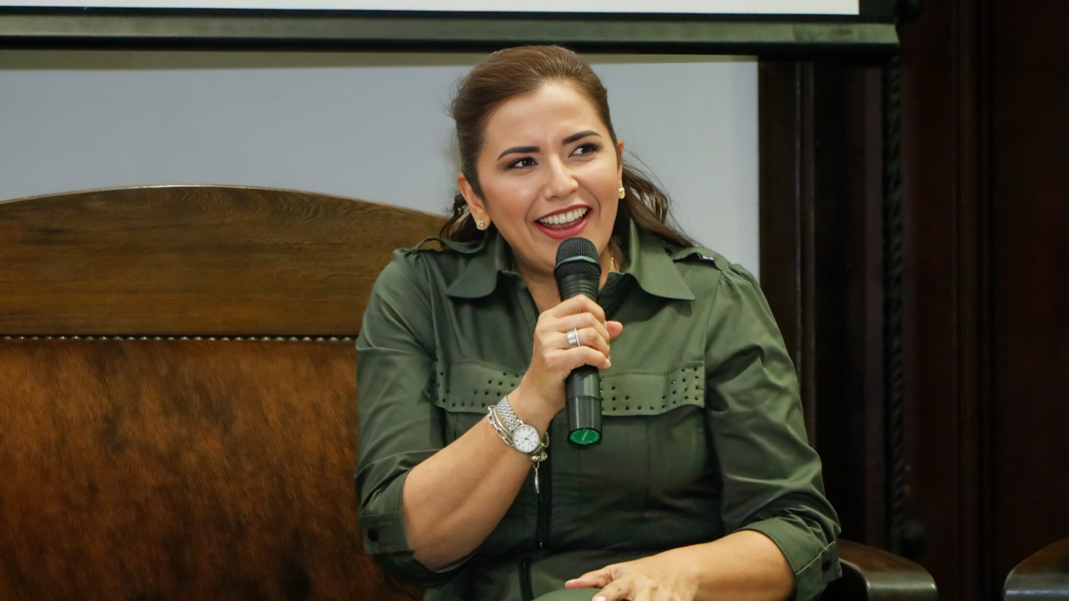 ‘Reconsiderar el ajuste de los peajes’

 – Tinta clara