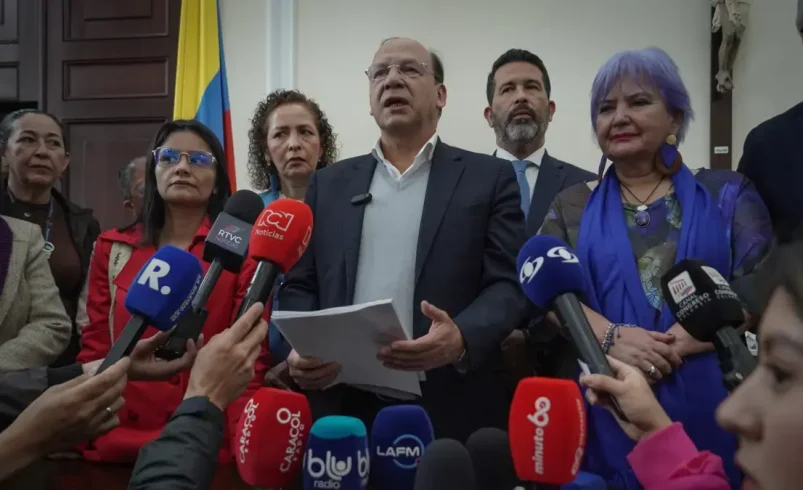 Estos son los impuestos que han ido y venido de un proyecto gubernamental que busca recaudar 16.300 millones de dólares para 2026.

 – Tinta clara