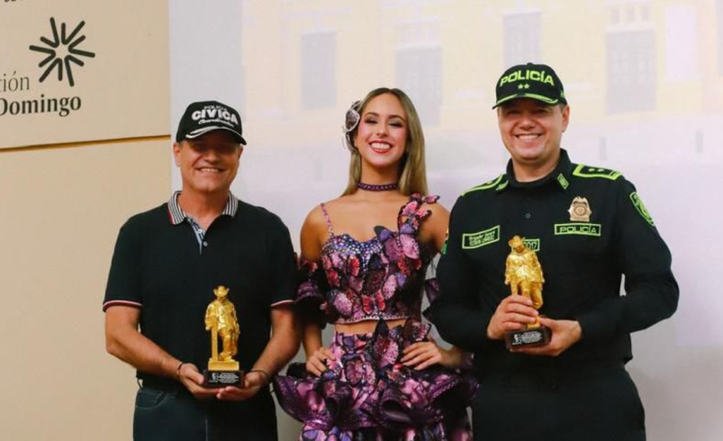 La Reina del Carnaval del 44 entrega la distinción ‘Joselito Carnaval’ a directivos de la Policía Nacional

 – Tinta clara