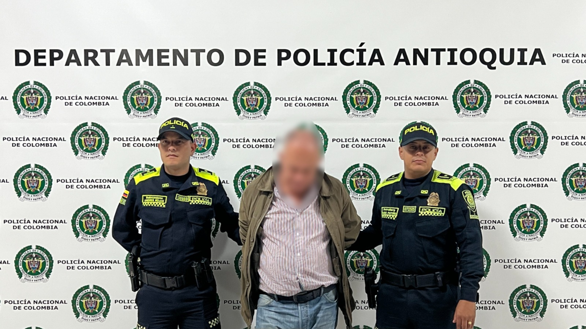 Capturan a hombre acusado de robo millonario a maestra en Fredonia

 – Tinta clara