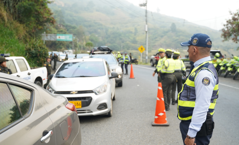 Ojo, habrá medición de pico y placa para quienes ingresen a Cali por el kilómetro 18 en pleno fin de semana festivo del lunes 17 de noviembre: así funcionará

 – Tinta clara