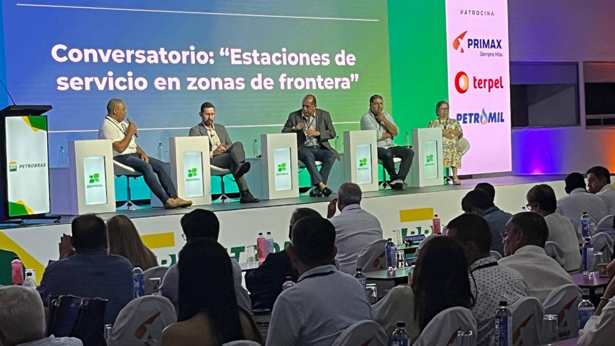 gasolineras en zonas fronterizas alzan la voz

 – Tinta clara