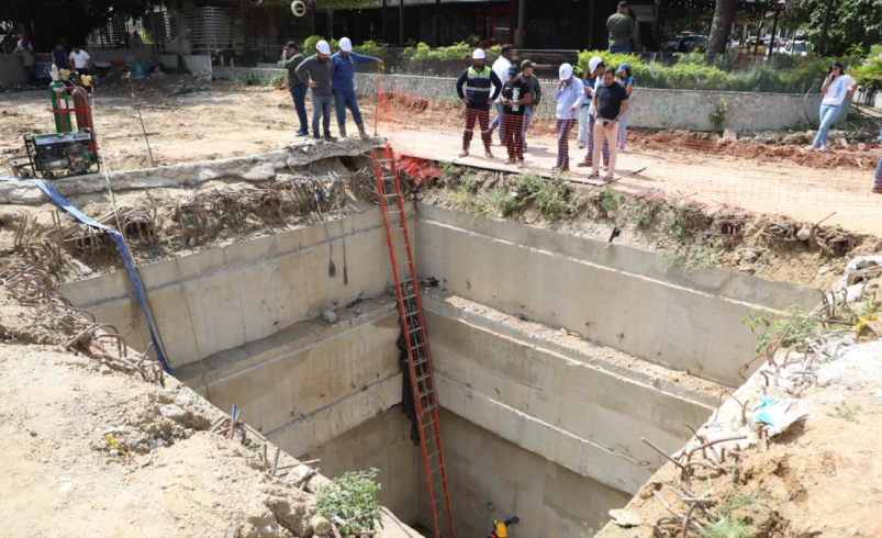 Avanza la canalización del arroyo de la calle 85: finalizan el segundo tramo subterráneo y planifican la conexión final con la calle 84

 – Tinta clara