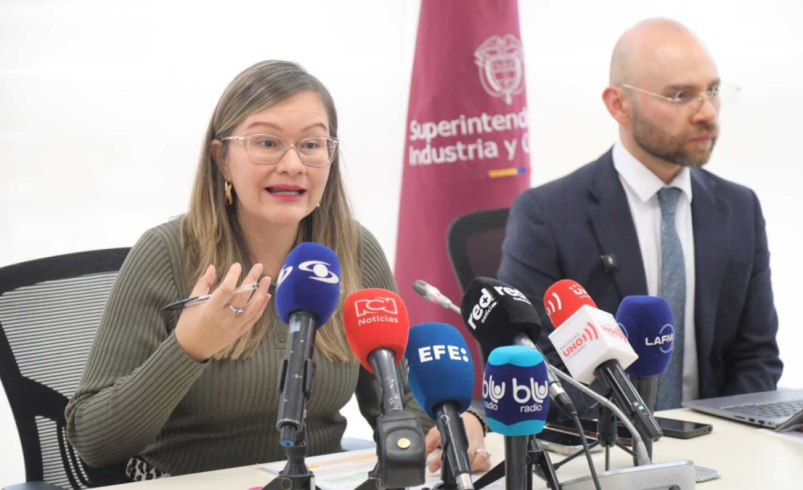 Expertos dicen que la fusión Tigo-Movistar no tendrá un impacto inmediato en los usuarios, pero existen riesgos de concentración

 – Tinta clara