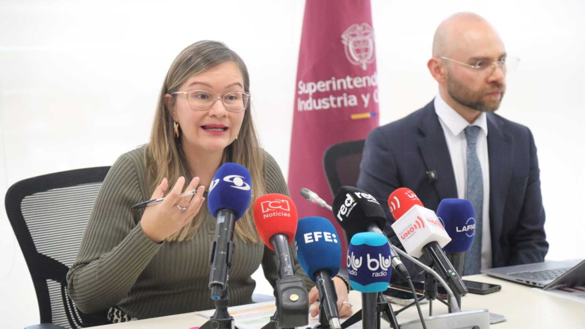 Expertos dicen que la fusión Tigo-Movistar no tendrá un impacto inmediato en los usuarios, pero existen riesgos de concentración

 – Tinta clara