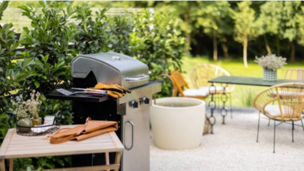 Modificaciones de locales, zonas comunes, daños a vehículos y aparcamientos

 – Tinta clara