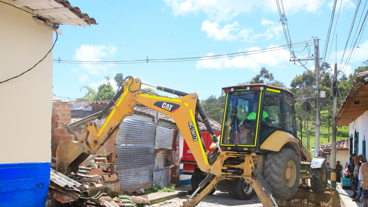 Derribaron tres ‘casas del vicio’ en Abejorral: ya son 36 en todo el departamento entre 2024 y 2025

 – Tinta clara