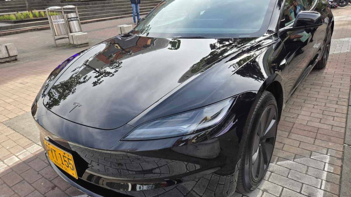 ¿Cuánto costaría cobrar un Tesla que llegó a Colombia? Estos son los kilovatios necesarios para que la batería esté al 100%

 – Tinta clara