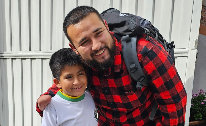 creador de prótesis, viajero y soñador de un taller que traspasa fronteras

 – Tinta clara