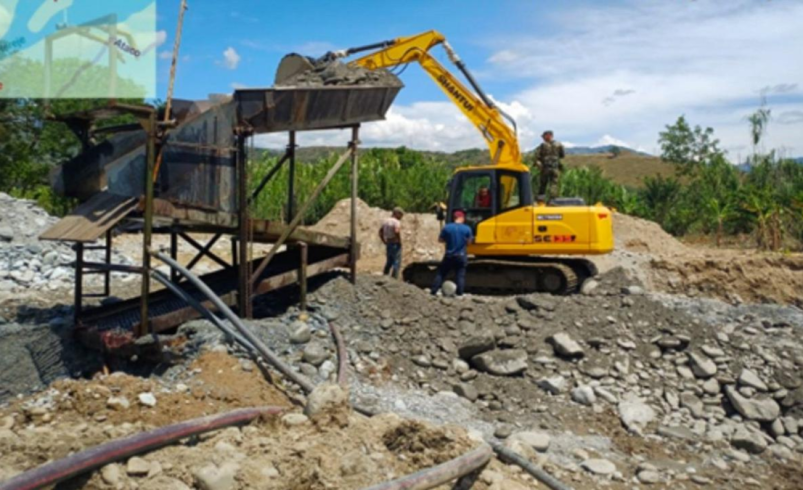 Alerta en Tolima por aumento de explotación ilegal de oro en Ataco y otros municipios con los que se financiaría a las Disidencias

 – Tinta clara