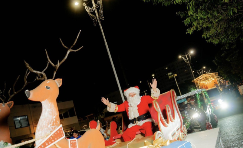 Más de 600 niños y once carrozas iluminadas en el espectáculo navideño

 – Tinta clara