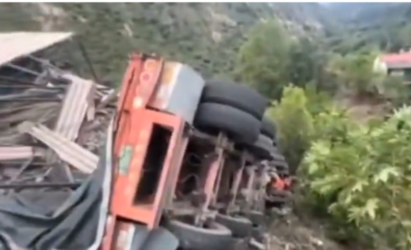 hay al menos dos muertos

 – Tinta clara