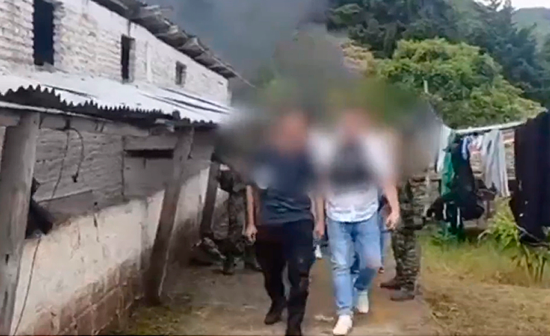 Asesinaron a un presunto integrante de la disidencia de ‘Jaime Martínez’ y capturaron a otros tres

 – Tinta clara