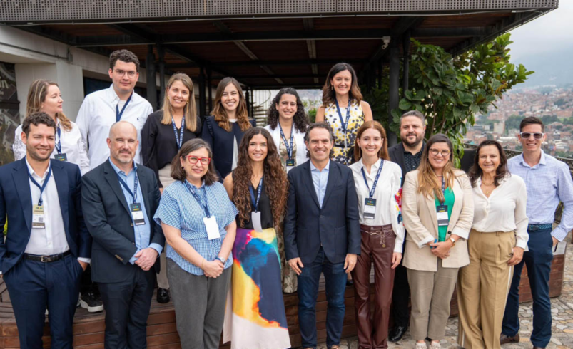 Expertos del Foro Económico Mundial recorren la ciudad para aprender y colaborar

 – Tinta clara