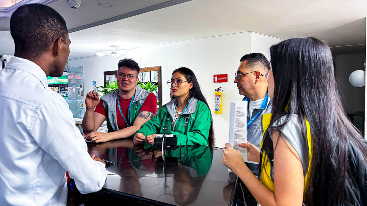 Forman a propietarios de establecimientos para que no ‘jueguen’ con la planificación de la zona

 – Tinta clara