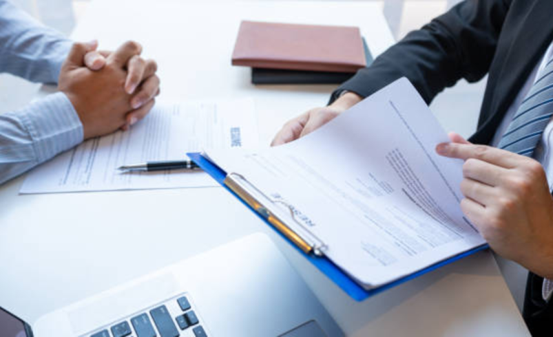 Mecanismos de cobro de tasas administrativas, cambio de fachadas y rescisión de contratos

 – Tinta clara