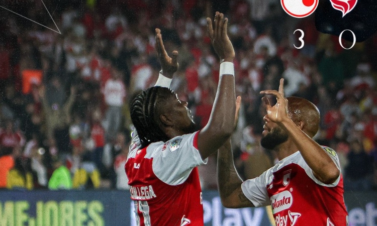 El triplete de Rodallega y el triunfo de Santa Fe ante Fortaleza

 – Tinta clara