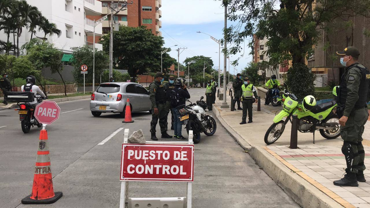 1.300 uniformados de la Policía y el Ejército vigilarán 50 puntos estratégicos

 – Tinta clara
