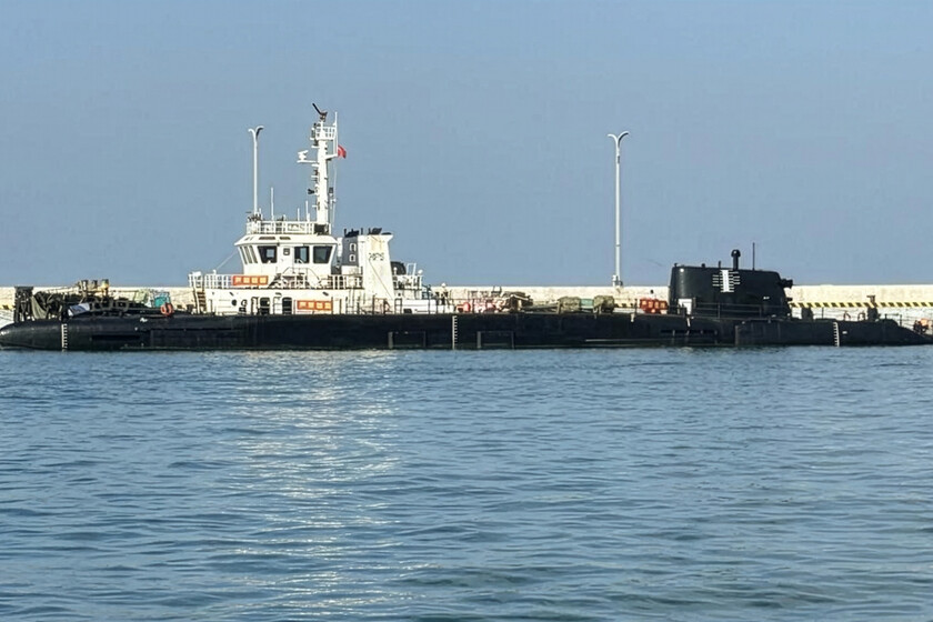 China ha presentado su barco más misterioso hasta la fecha. Y entonces han comenzado las teorías, algunas muy locas.

 – Tinta clara