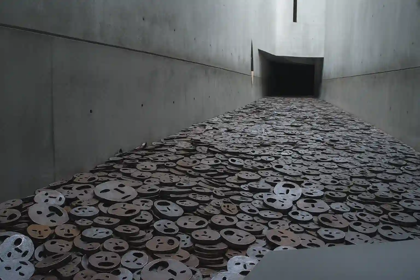 cientos de toneladas de tierras raras

 – Tinta clara