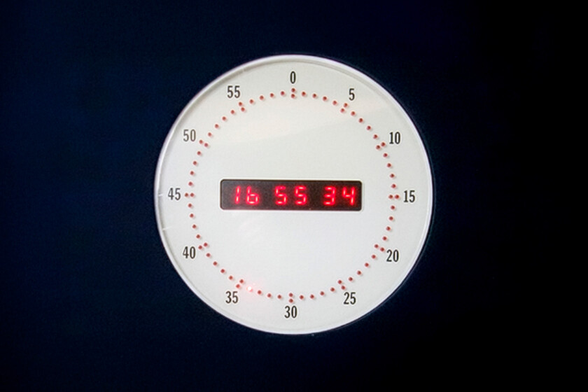 Los relojes atómicos parecían intocables. Un apagón provocó una diferencia en la hora oficial de EE.UU.

 – Tinta clara