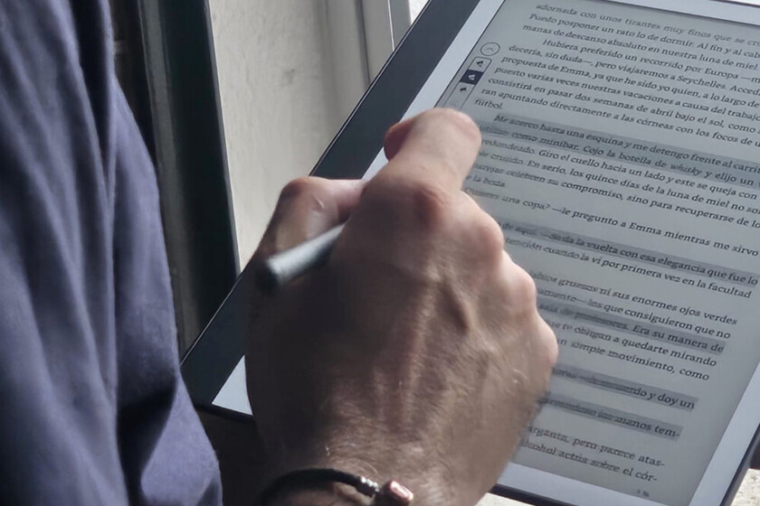 Su función de cuaderno digital es una gran ventaja.

 – Tinta clara